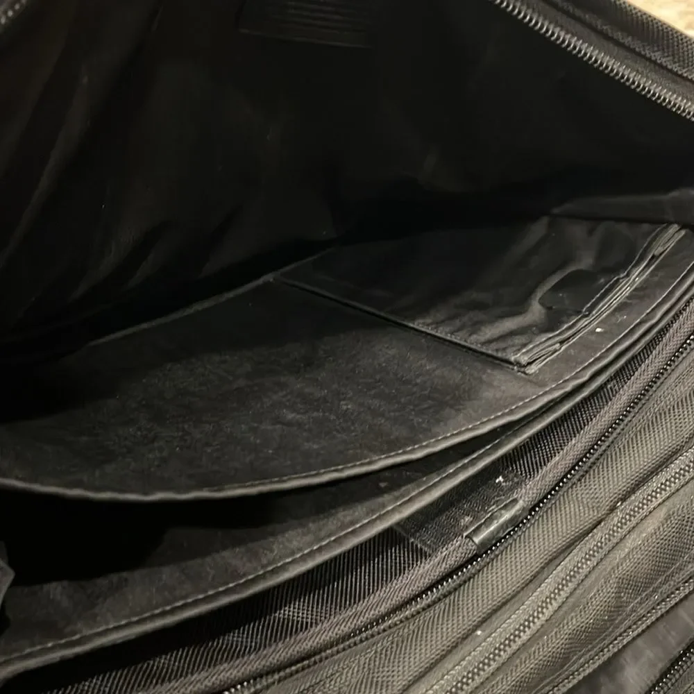 Tumi alpha 2 t-pass briefcase laptop bag black 26514dh in GUC black